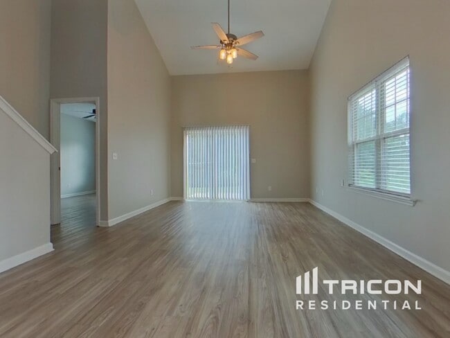 Building Photo - 14 Glenwood Springs Ct