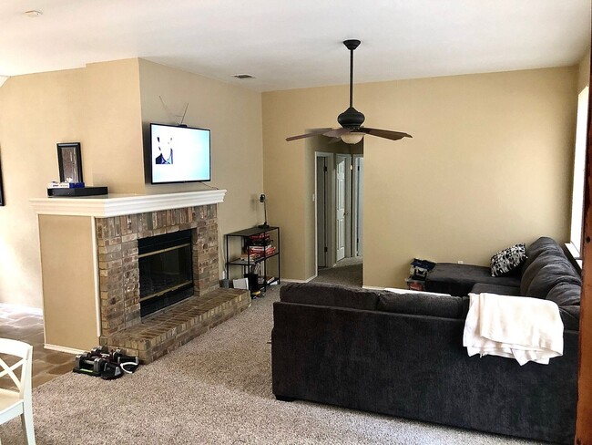 Foto del edificio - Beautiful 4 bed home in Round Rock