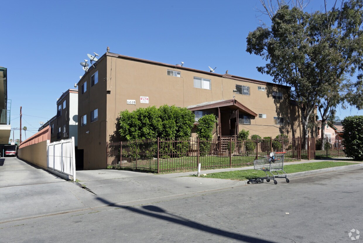 Primary Photo - 1035 W 92nd St