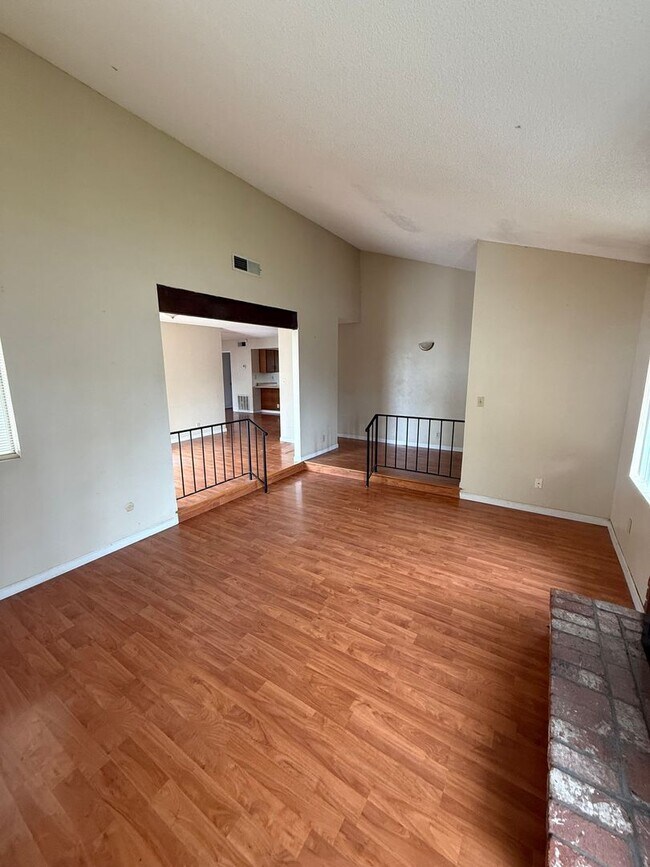 Foto del edificio - Spacious 4-Bedroom Home in Northeast Baker...