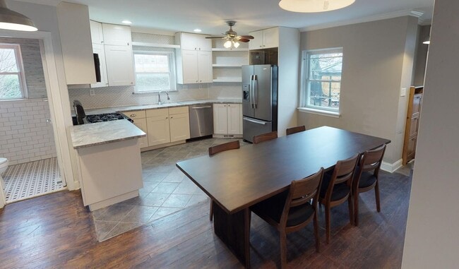 Photo - 302 19th St NE House