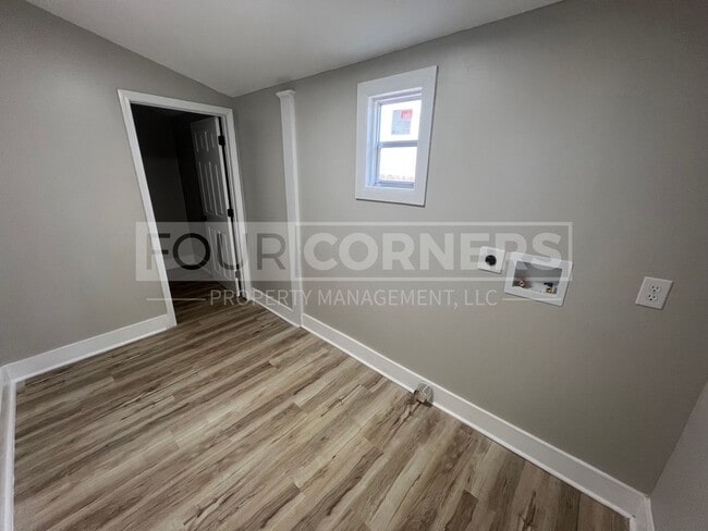 Building Photo - Beautiful 3 Bedroom 2.5 Bath Home