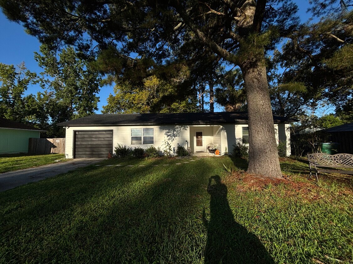 Foto principal - 11070 NW 60th Dr