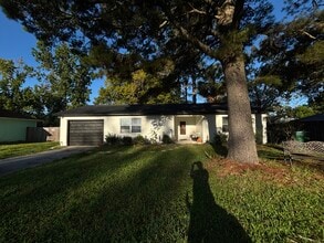 Building Photo - 11070 NW 60th Dr