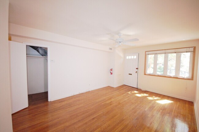 Building Photo - 218 10th St NE