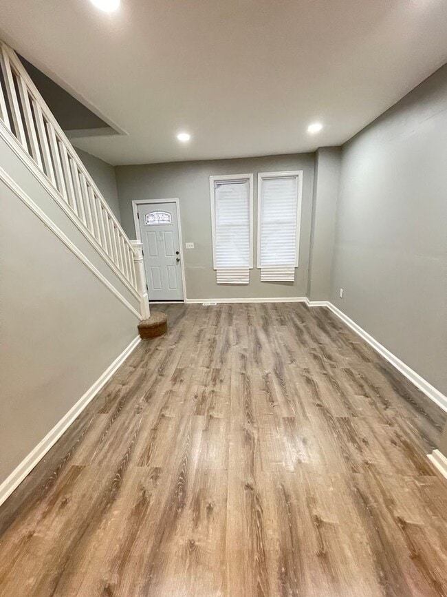 Foto del edificio - Beautiful Three Bedroom Two Full Bathroom ...