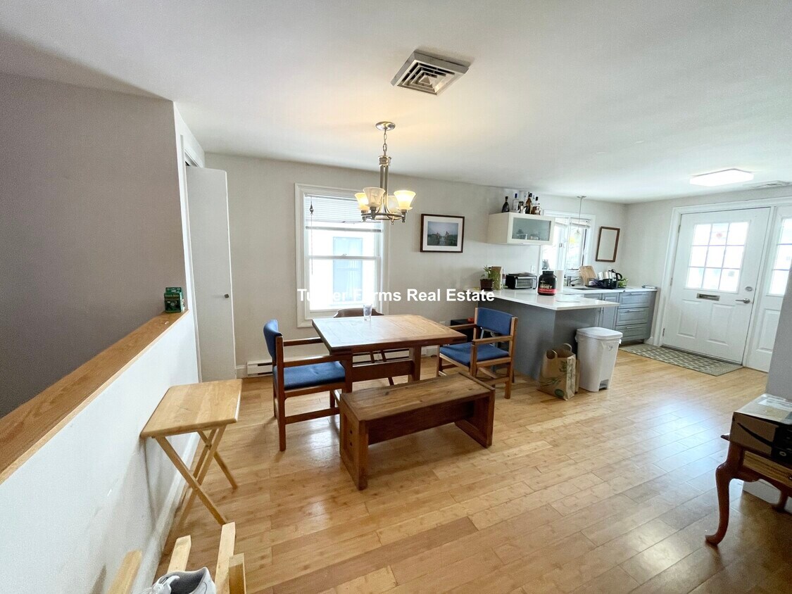 Primary Photo - 114 Buttonwood St