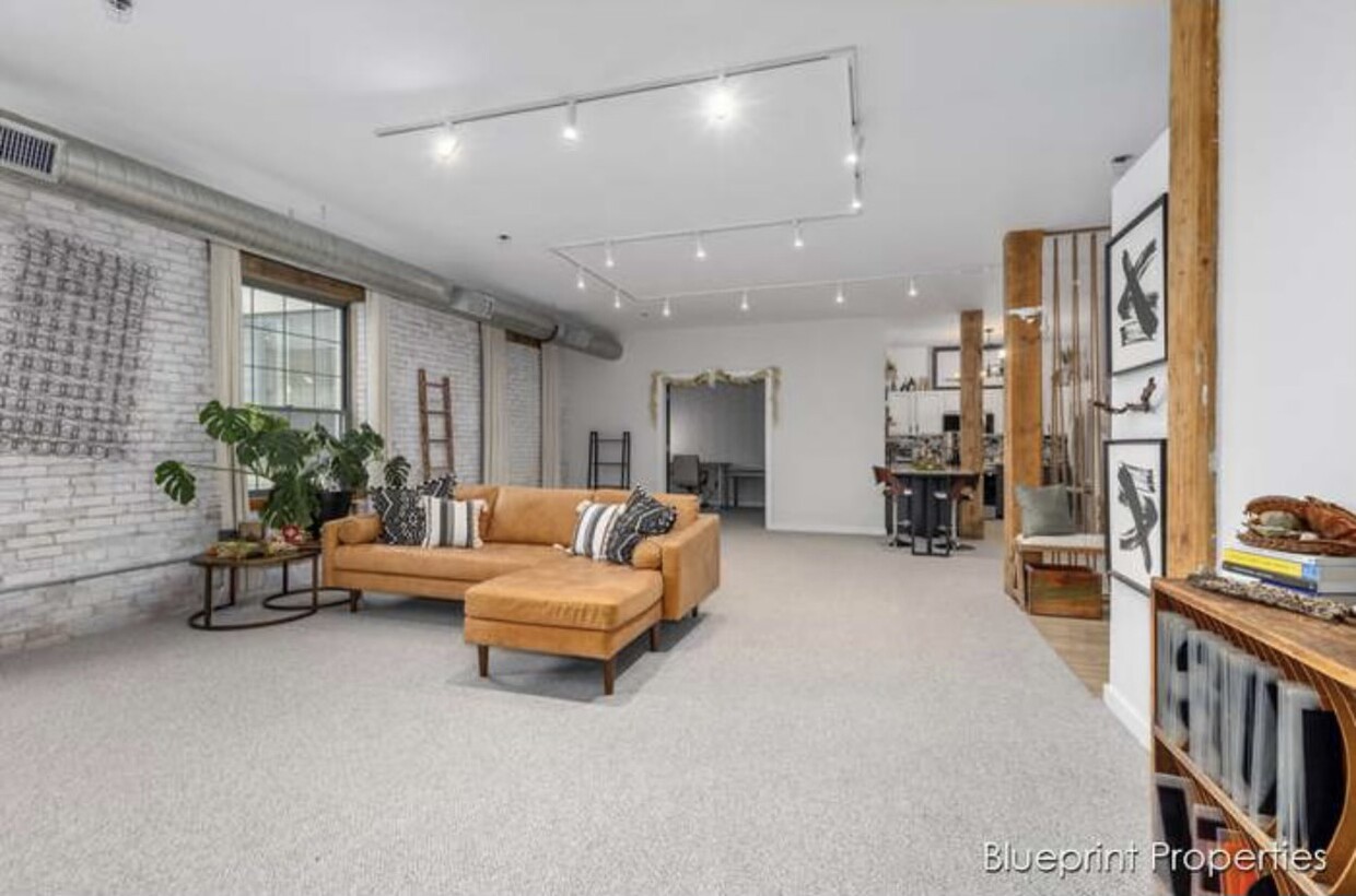 Living Space - 940 Monroe Ave NW