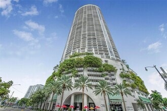 Building Photo - 1750 N Bayshore Dr
