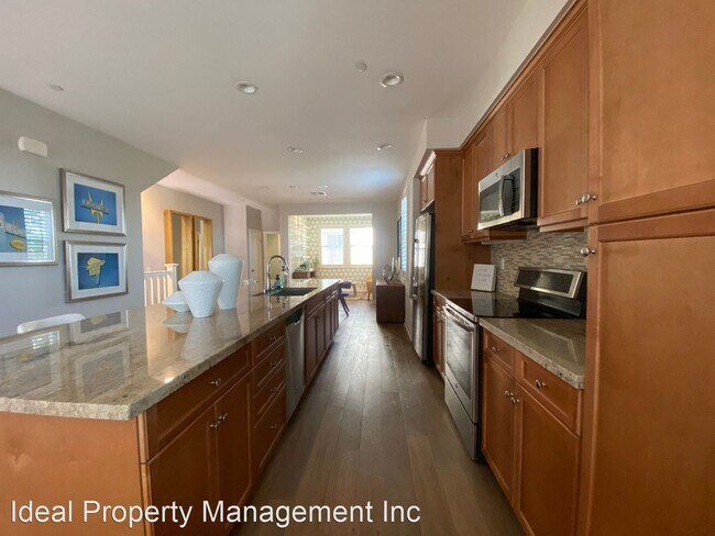 Foto del edificio - 3 br, 3.5 bath House - 551 W Foothill Blvd...