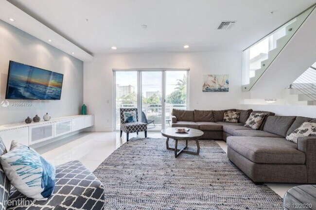 Foto del edificio - 4 br, 3 bath Townhome - 1343 N Ocean Blvd