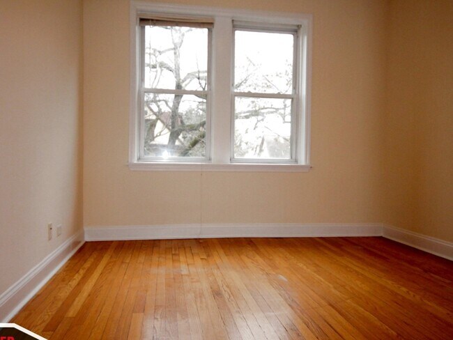 Foto del edificio - 3428 W Parker Ave