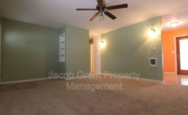 Building Photo - 215 Alpine Dr