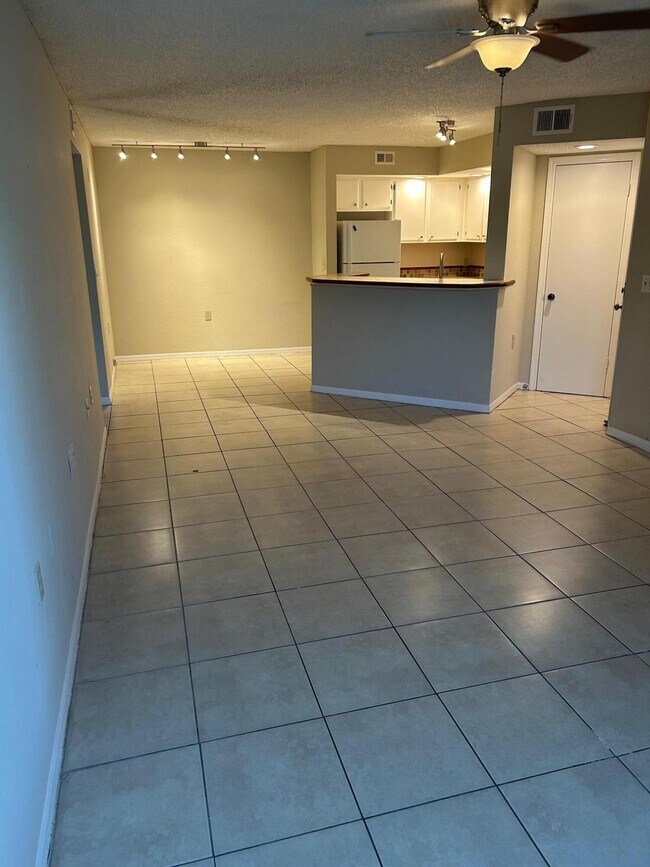 Foto del edificio - 1401 Village Blvd