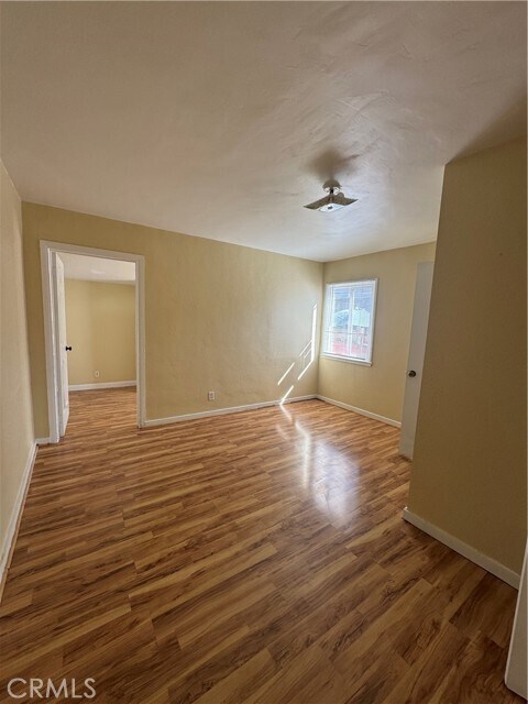 Foto del edificio - 3913 W 118th St