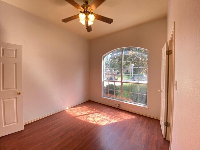 Foto del edificio - 8213 Montoya Cir