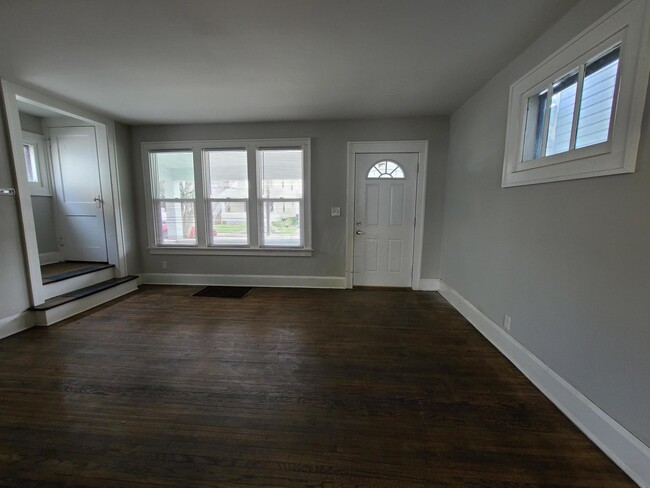 Building Photo - 671 Miller Ave
