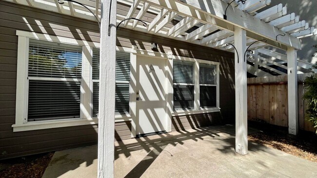 Foto del edificio - Studio Rental Located Halfway Between Downtown SLO and Cal Poly Campus