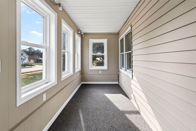 Building Photo - 6514 Blondo St