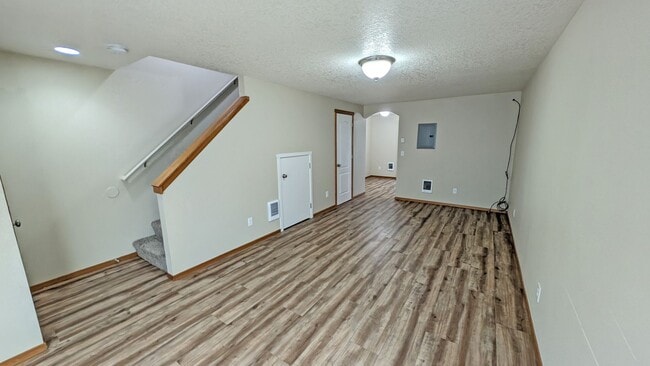 Building Photo - Wonderful townhouse in Forest Grove