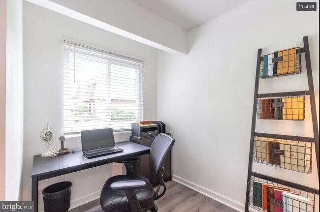 Oficina (ya sabes, ¡para trabajar desde casa!) - 1607 Meadowview Ln