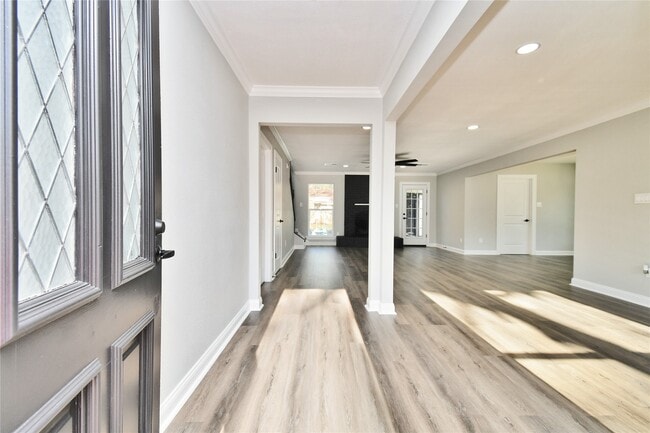 Building Photo - 2035 Round Spring Dr