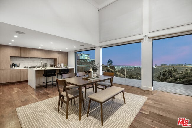 Foto del edificio - 1735 Summitridge Dr