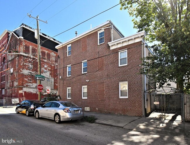 Foto del edificio - 1554 N Lawrence St