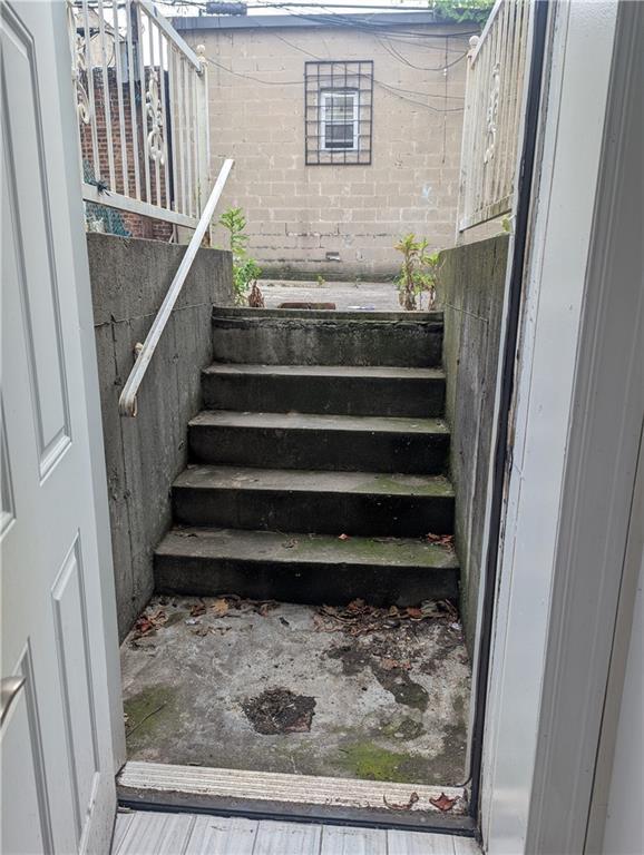 Foto del edificio - 393 E 49th St