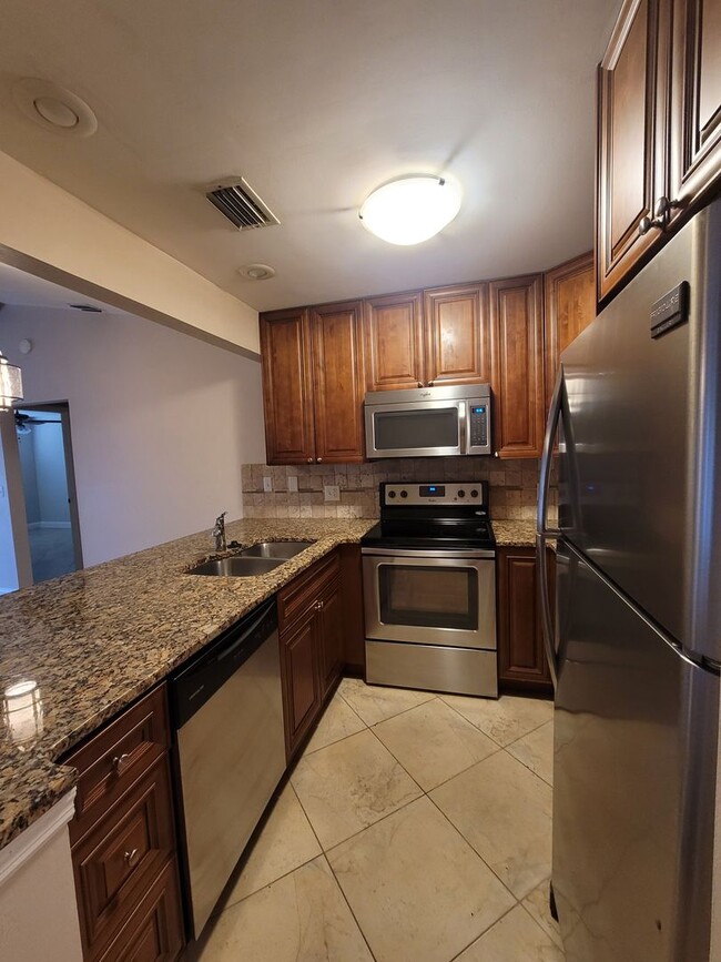 Building Photo - Condo for rent
