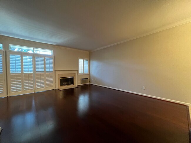 Foto del edificio - Remodeled 2 Bedroom 2 Bath Condo Walking d...
