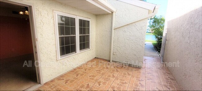 Foto del edificio - 1485 Malibu Cir NE