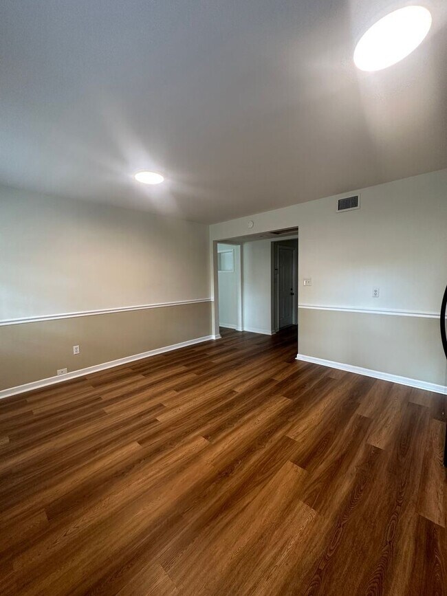 Building Photo - 2 br, 1 bath House - 520 McKay Court