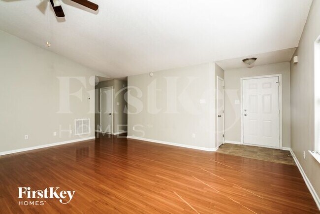 Foto del edificio - 7433 Redcliff Rd