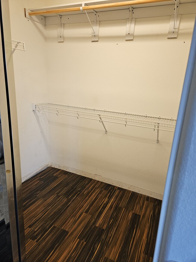 Building Photo - 7204 Mountain Den Ave