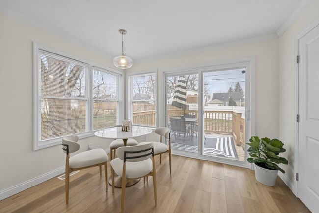 Building Photo - 111 Rosslyn Ave