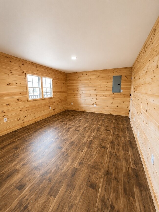 Building Photo - 113 Redbud Trl