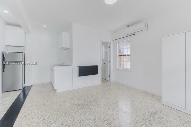 Building Photo - 415 75th St