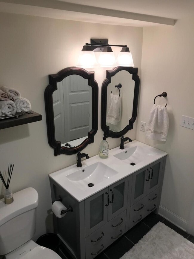 Bathroom - 751 N Uber St