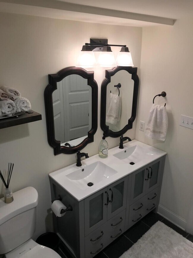 Bathroom - 751 N Uber St