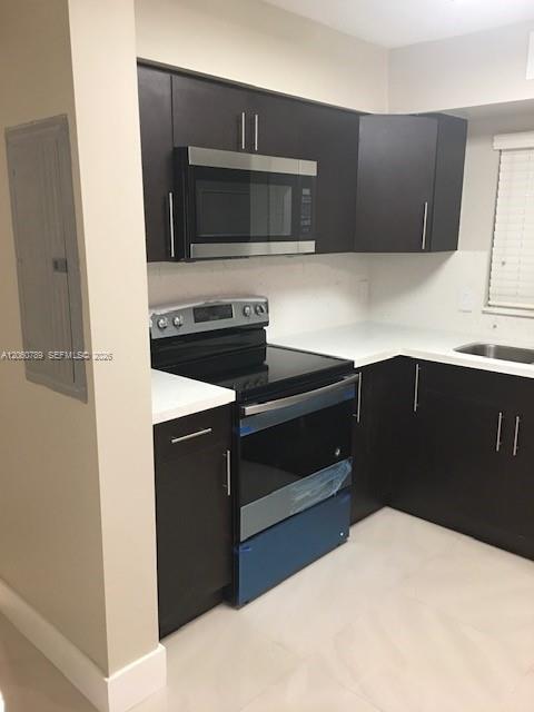 Foto del edificio - 18330 Mediterranean Blvd