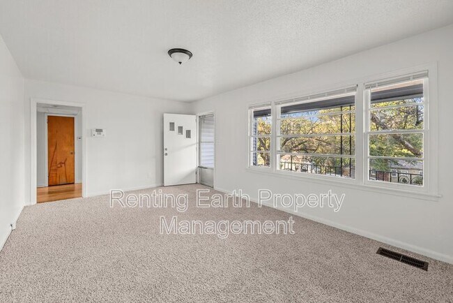 Building Photo - 932 5 Mile Rd