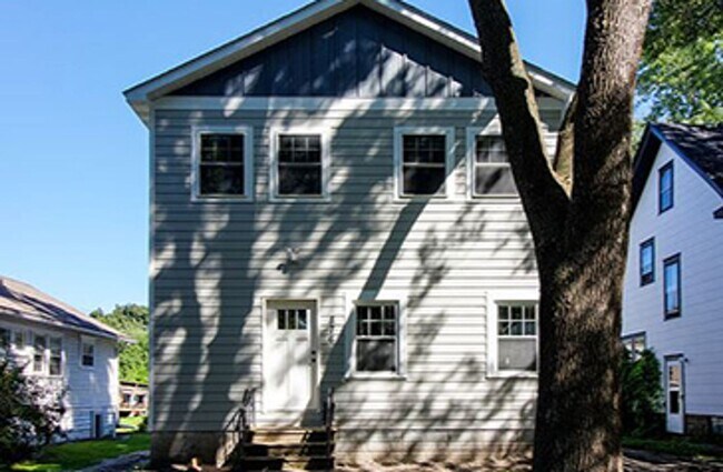 Building Photo - Affordable five bedroom house close to U o...