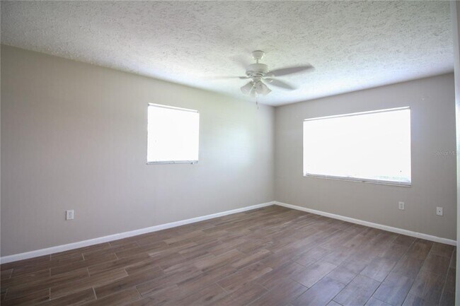 Foto del edificio - 739 Lake June Rd