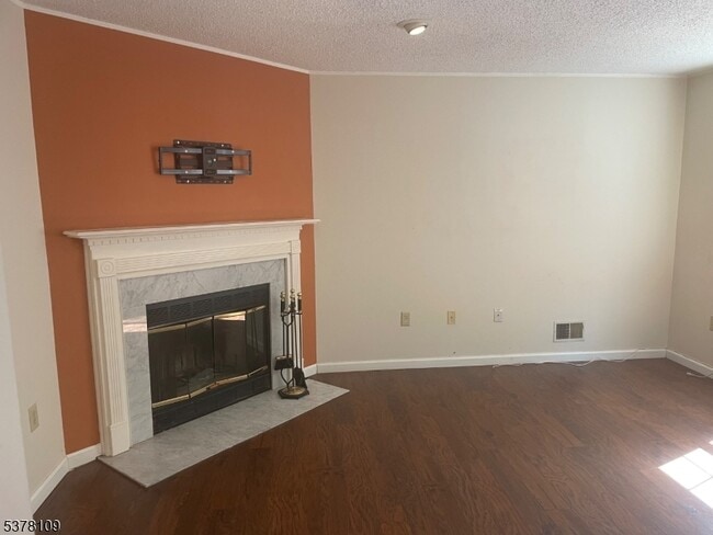 Building Photo - 17 Cameo Ct