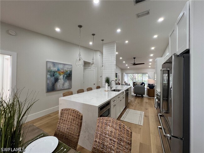 Foto del edificio - 7087 Barrington Cir
