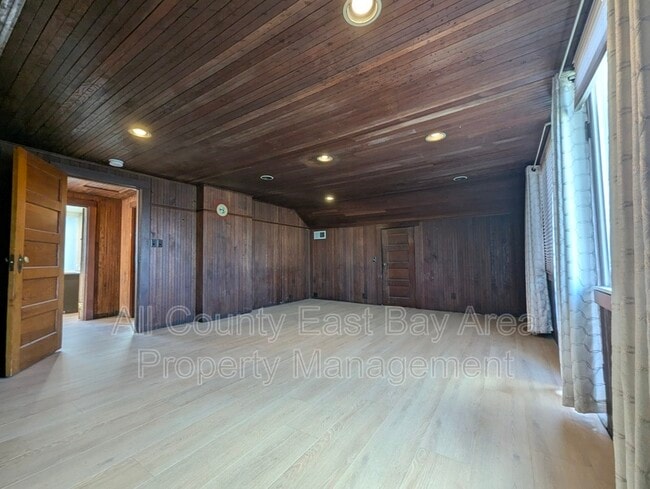 Foto del edificio - 1529 Josephine St