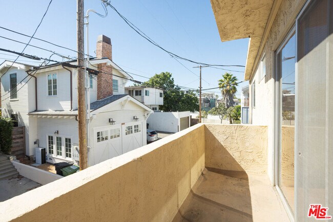 Building Photo - 2616 5th St