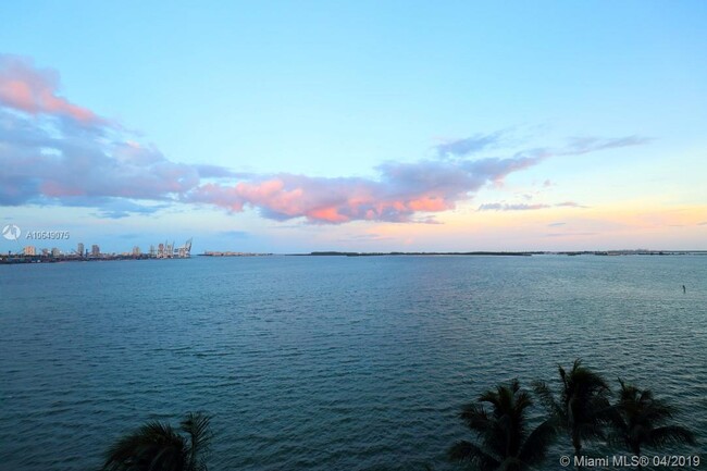 Foto del edificio - 540 Brickell Key Dr