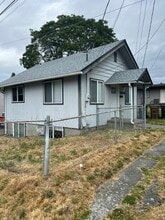 Building Photo - 1309 S 43rd St